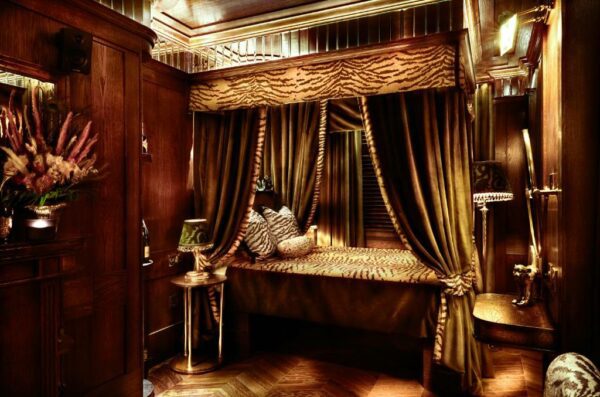 OVERNIGHT AT HOUSE OF GODS + £250 SPENDING MONEY - Image 3