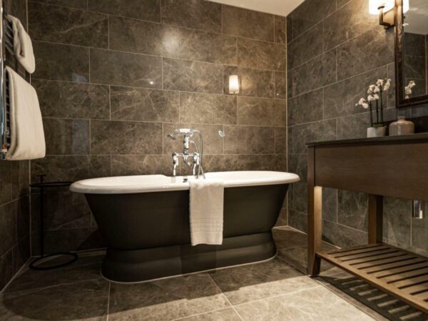 DAKOTA GLASGOW OVERNIGHT STAY + £250 SPENDING MONEY - Image 3