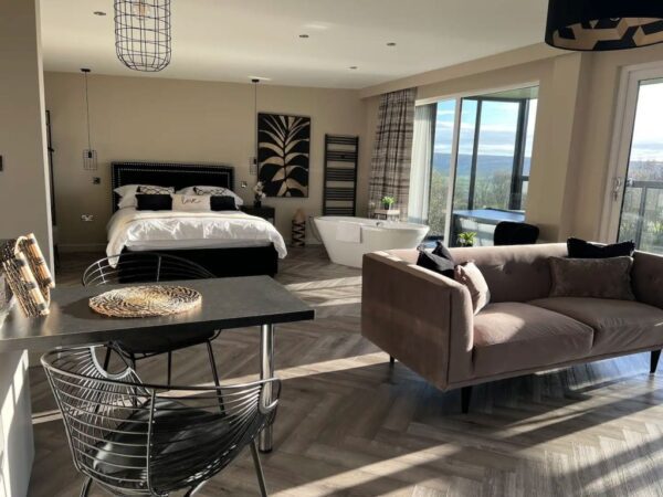 2 NIGHTS STAY AT LOUDON MAINS + INSTANT WINS - Image 2
