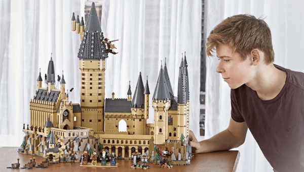 LEGO Hogwarts™ Castle - Image 2