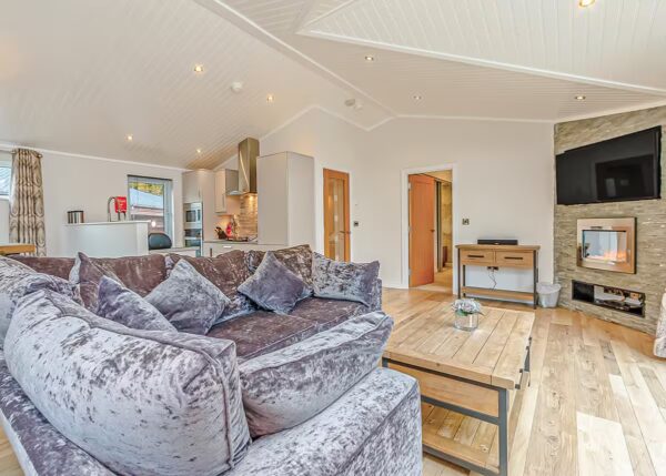 3 Nights at Loch Lomond Holiday Park + Private Hot Tub - Image 2